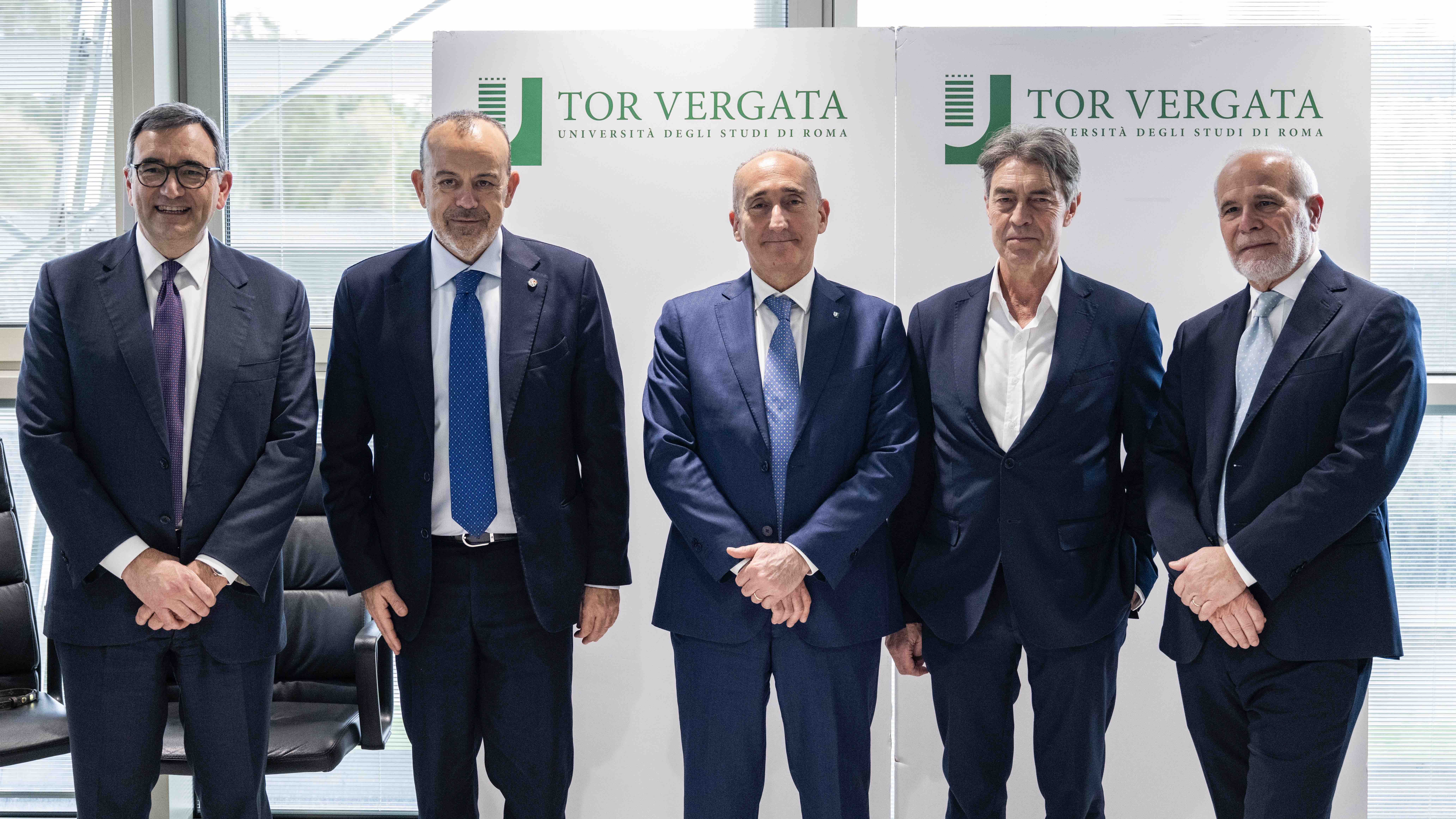 gallery Campus Visivo: clinica oculistica temporanea a Roma Tor Vergata con OneSight Essilor Luxottica