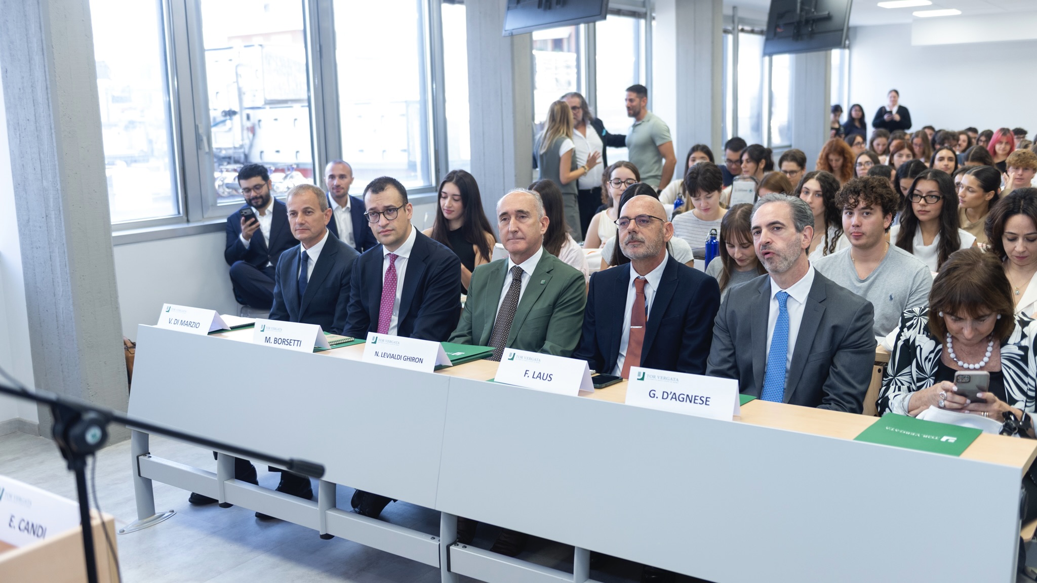 gallery Veterinaria a Roma Tor Vergata, gli studenti senior del primo triennio proseguono la loro formazione clinica nelle aule del Gregorio VII