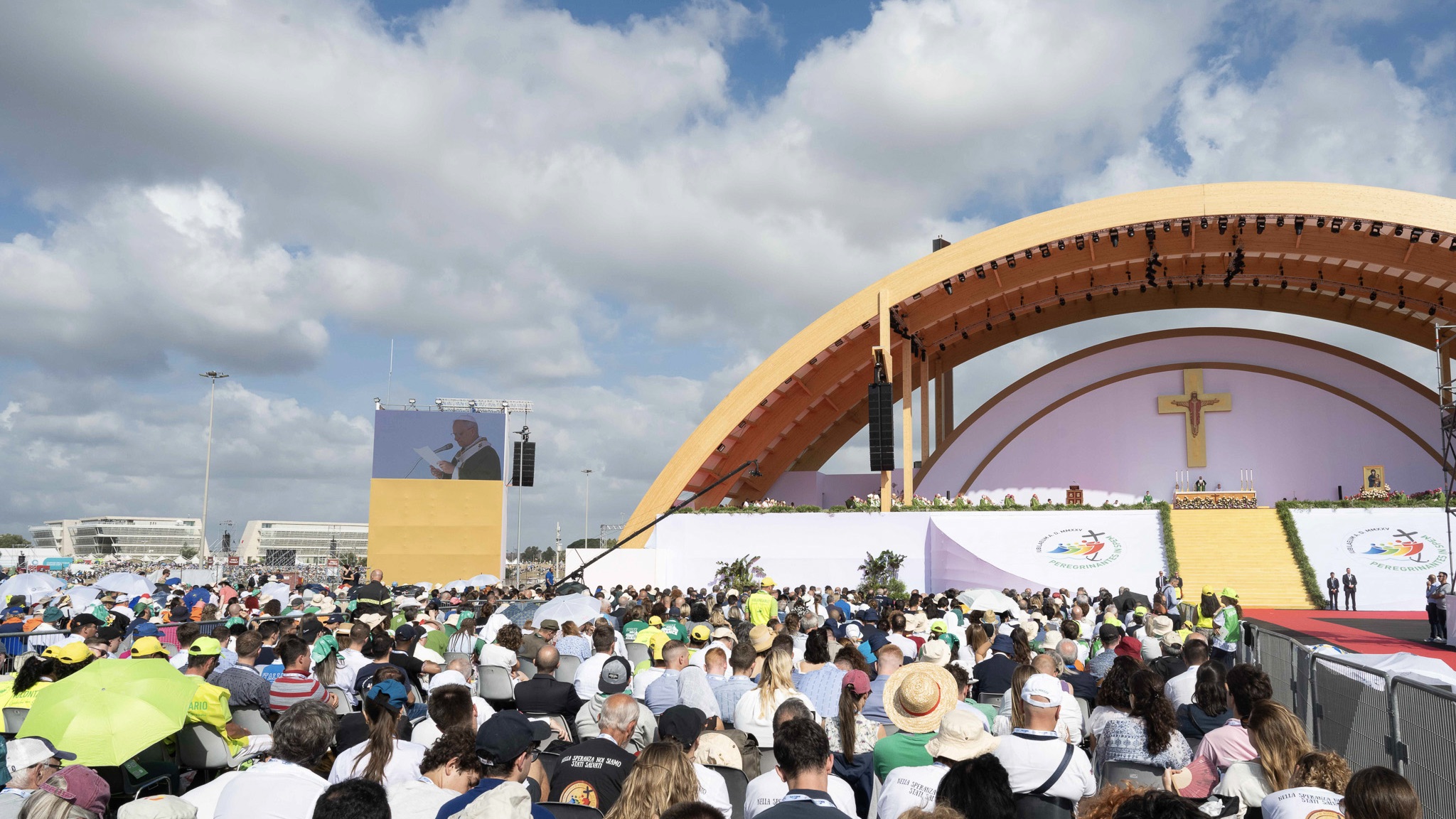 gallery "Portate gioia ed entusiasmo nel mondo": Papa Leone XIV saluta i ragazzi a Tor Vergata. Termina il Giubileo dei Giovani 2025